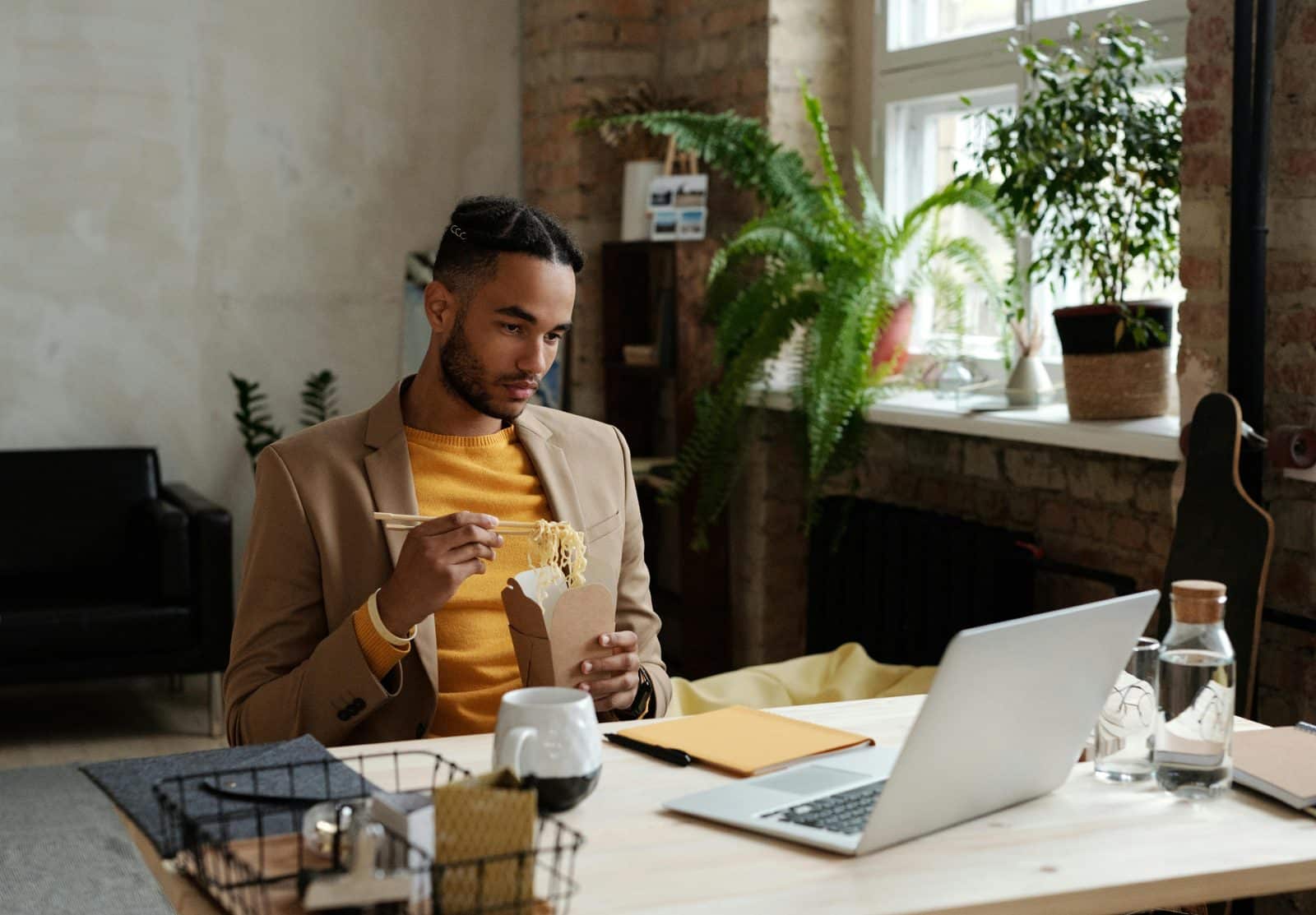 freelancer incentives abroad