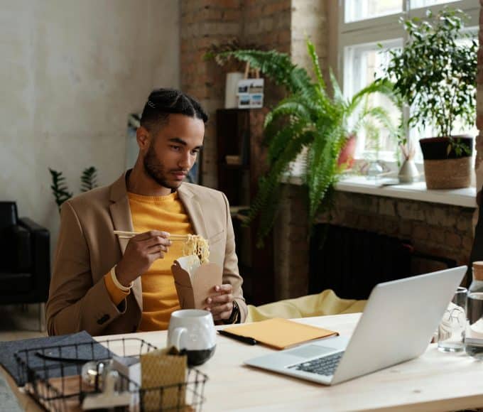 freelancer incentives abroad